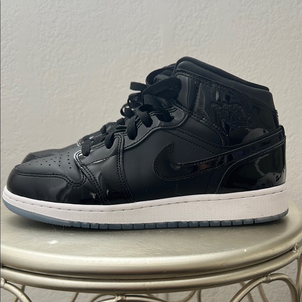 Air Jordan 1 Mid 👟